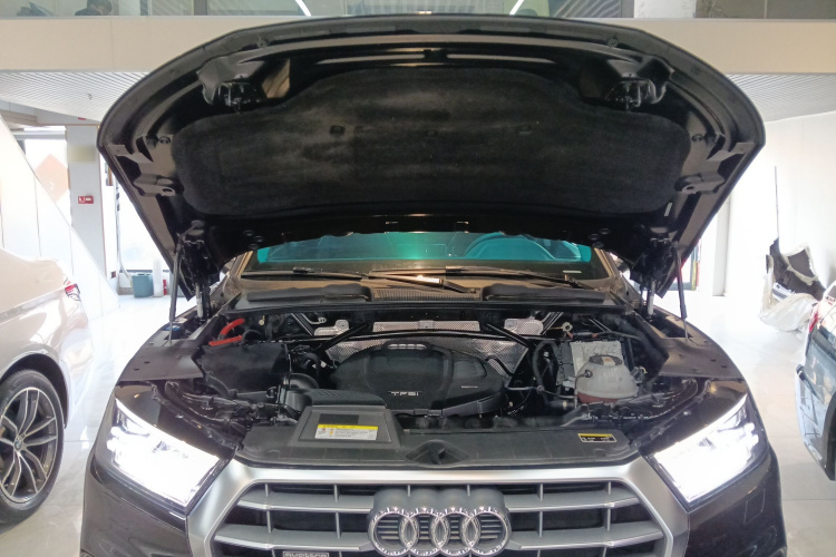 奥迪Q5L 2018款 45 TFSI 尊享时尚型 国VI机舱底盘24