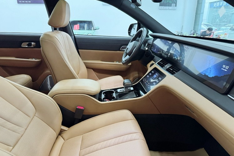理想汽车 理想ONE 2020款 增程6座版中控内饰7010
