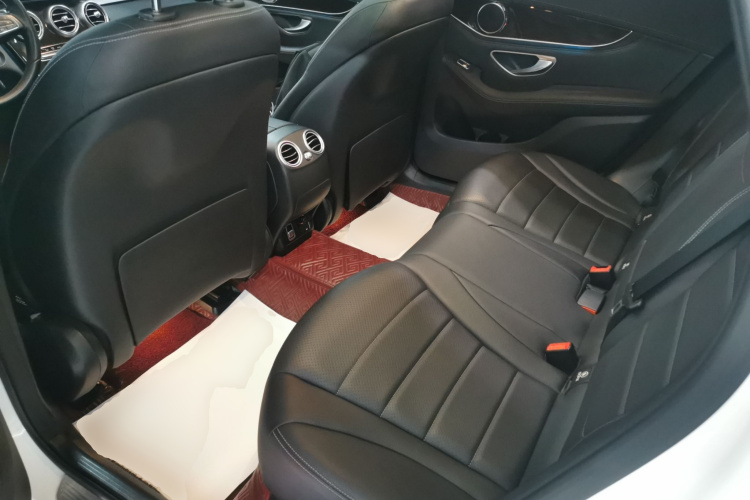 奔驰GLC 2019款 GLC 260 L 4MATIC 动感型中控内饰7004