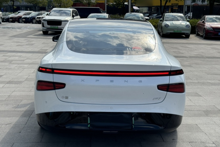 小鹏P7 2023款 P7i 702 Pro车身外观6005