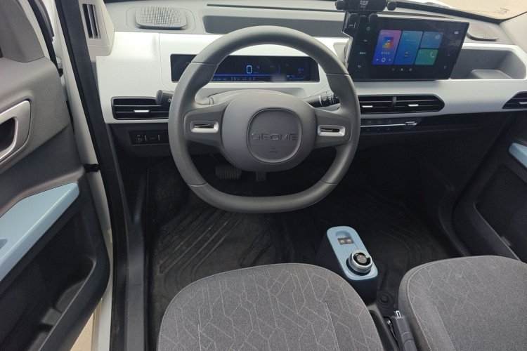 吉利银河 2024款 熊猫mini 200km 耐力熊中控内饰12