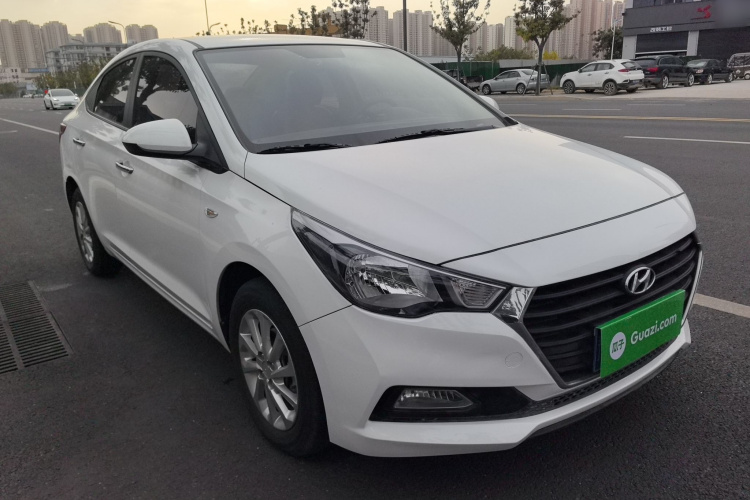 现代 悦纳 2016款 1.4L 自动炫酷版GLS车身外观6002