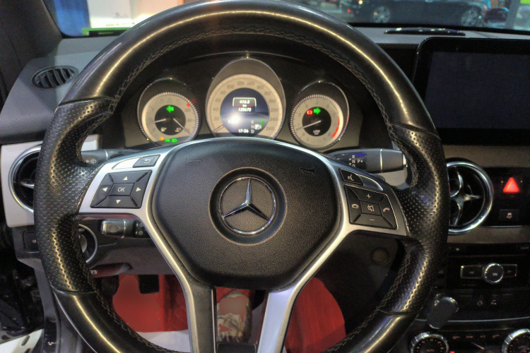 奔驰GLK级 2015款 GLK 300 4MATIC 时尚型 极致版中控内饰13