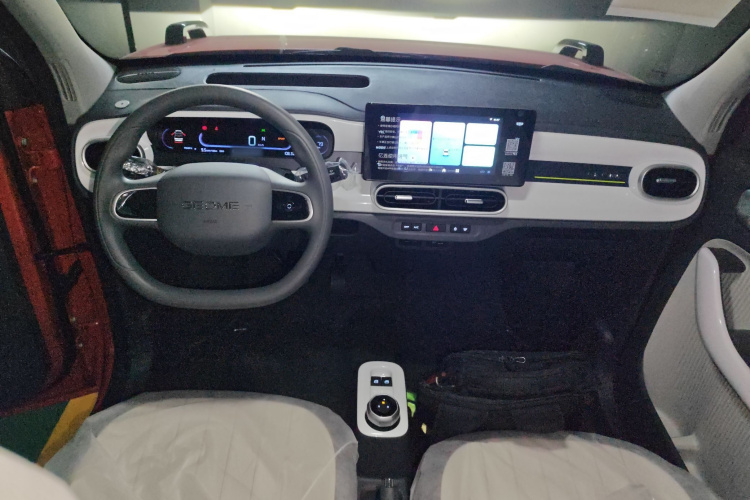 吉利银河 2025款 210km 熊猫骑士中控内饰12