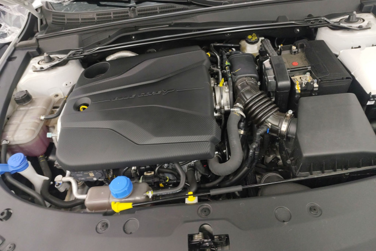 长安UNI-V 2024款 1.5T 尊贵型机舱底盘24