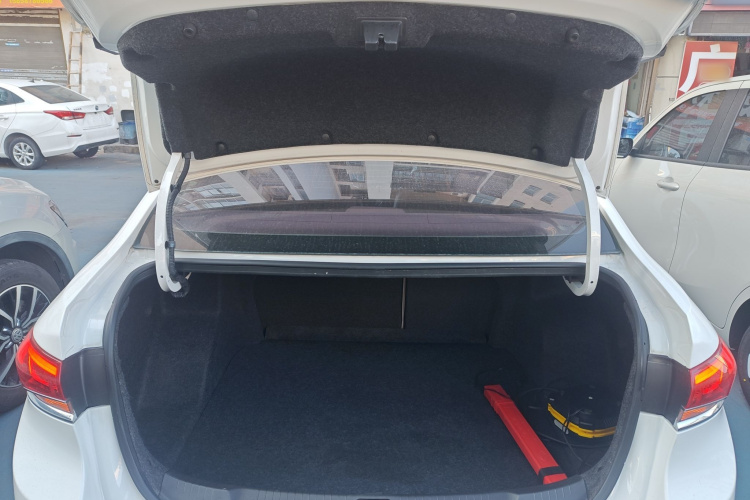 别克 英朗 2019款 15T 双离合互联精英型 国VI机舱底盘23