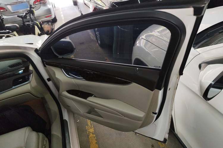 凯迪拉克XTS 2015款 28T 舒适型中控内饰7002