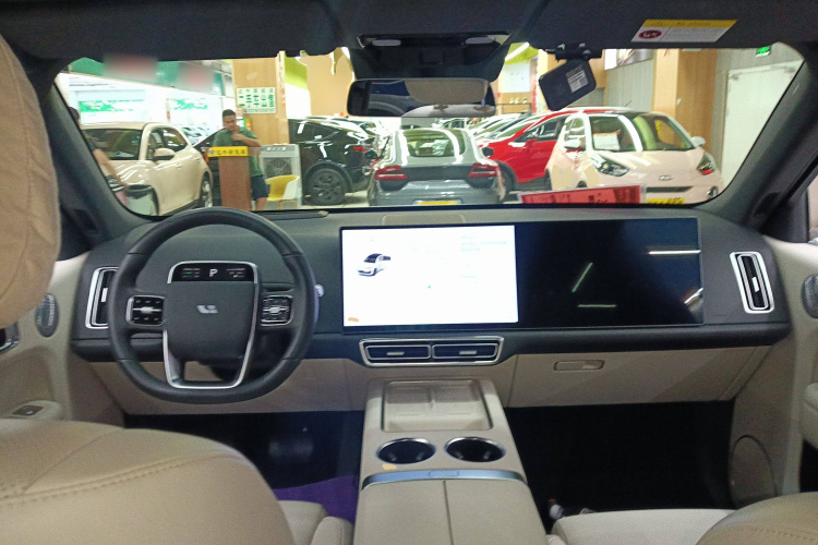 理想汽车 理想L6 2024款 Max中控内饰7002