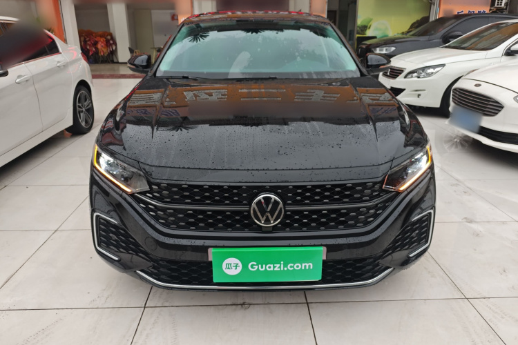 大众 帕萨特 2025款 出众款 380TSI 星空龙腾版车身外观2