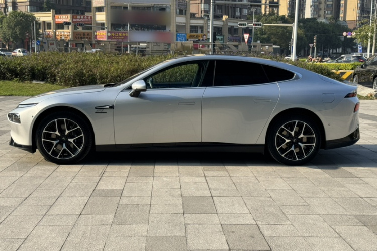 小鹏P7 2023款 P7i 702 Pro车身外观6005