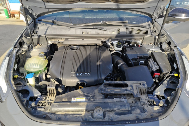 领克02 2018款 1.5T DCT两驱耀Pro版 国V机舱底盘24