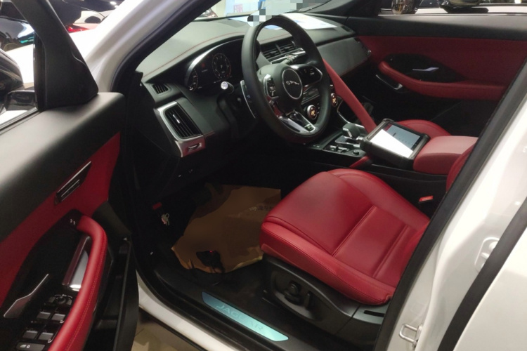 捷豹E-PACE 2024款 进取运动版 R-DYNAMIC S中控内饰20