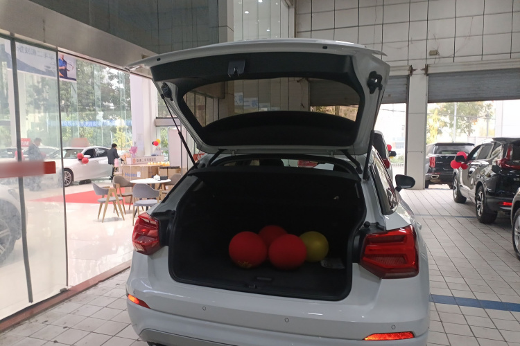 奥迪Q2L 2020款 35 TFSI 时尚致雅型机舱底盘23