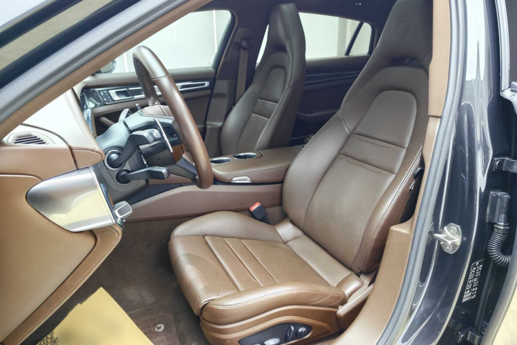 保时捷 2023款 Panamera 4 行政加长版 2.9T中控内饰7006