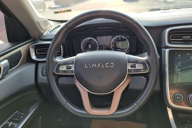 领克01 2017款 2.0T 两驱型Pro版中控内饰7005