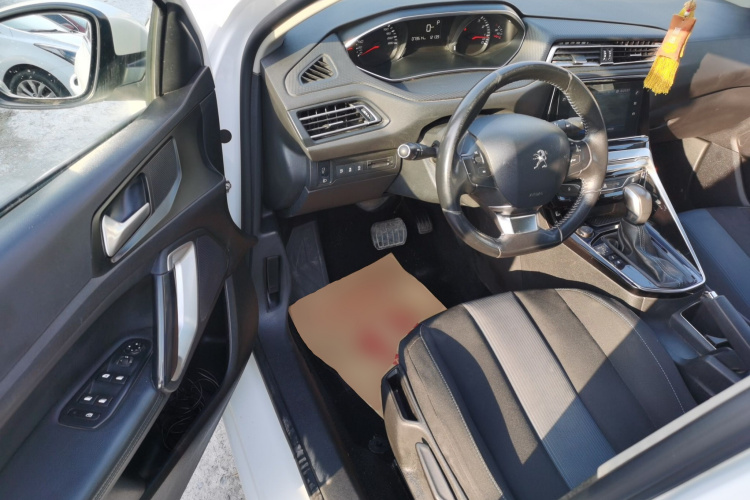 标致308 2019款 230THP 自动豪华版 国V中控内饰20