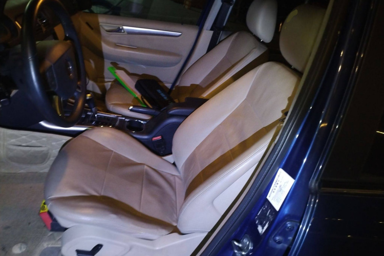 奔驰B级 2009款 B 200 动感型中控内饰19