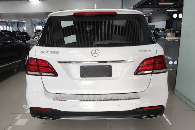 奔驰GLE 2016款 GLE 320 4MATIC 豪华型车身外观6