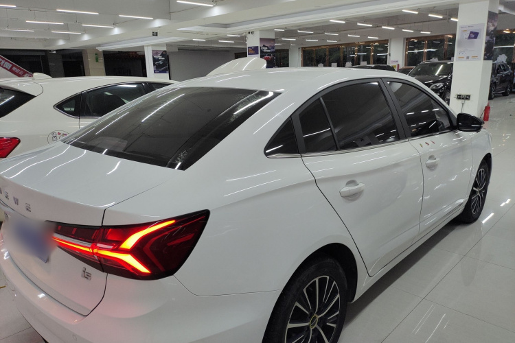 荣威i5 2021款 1.5L CVT钻石版车身外观7