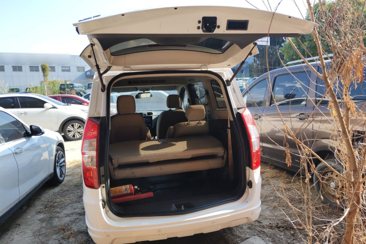 五菱汽车 五菱宏光 2016款 1.5L 改款S舒适型机舱底盘23