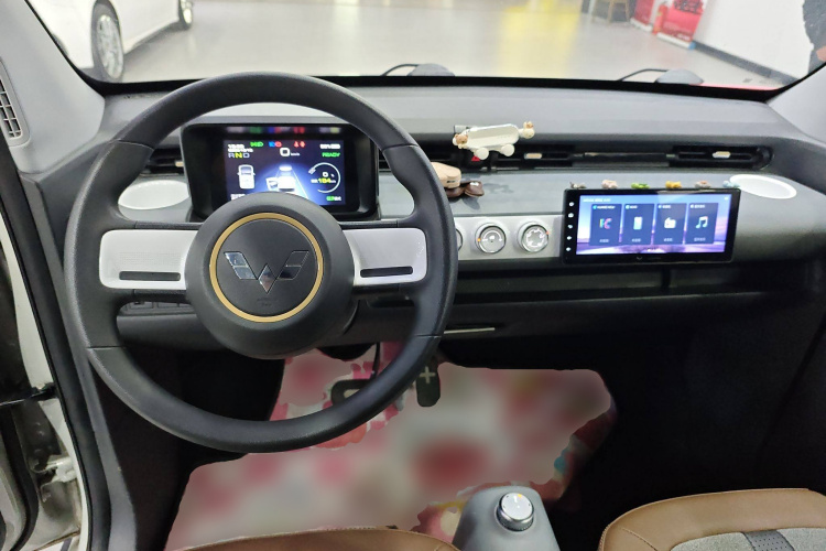 五菱汽车 宏光MINIEV 2022款 GAMEBOY 200km 玩咖款 磷酸铁锂中控内饰7002