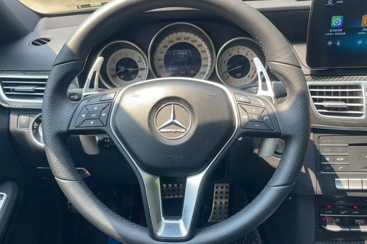 奔驰E级 2015款 改款 E 180 L 运动型中控内饰7005
