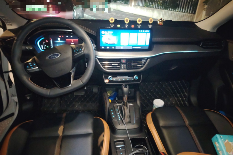 福特 福克斯 2022款 两厢 EcoBoost 180 自动竞速版中控内饰12