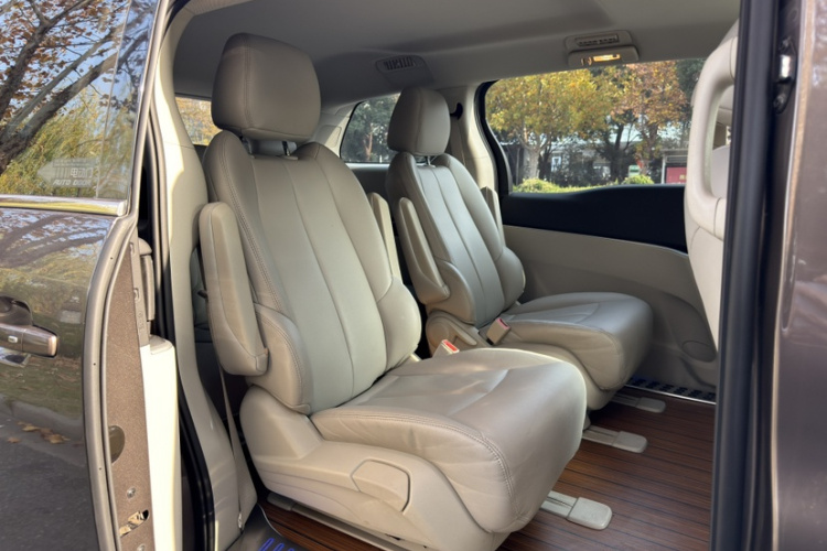 别克GL8 2023款 陆上公务舱 智享型中控内饰7009