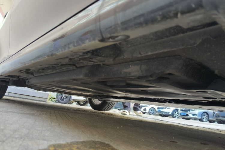 丰田 凯美瑞 2024款 双擎 2.0HGVP 豪华版局部细节9001