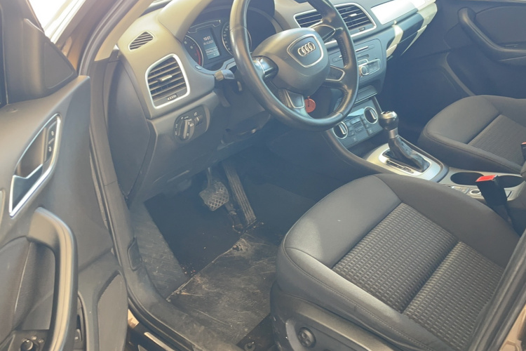 奥迪Q3 2018款 30周年年型 30 TFSI 标准型中控内饰7002