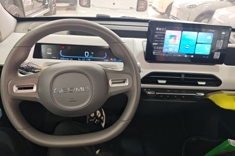 吉利银河 2024款 熊猫mini 200km 耐力熊中控内饰12