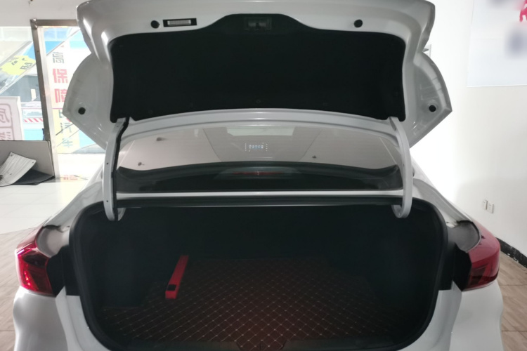 长安 逸动 2025款 PLUS 1.5L 手动豪华版机舱底盘23