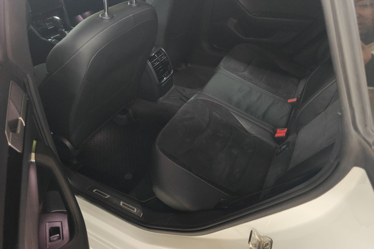 一汽-大众CC 2021款 330TSI 炫目版中控内饰21