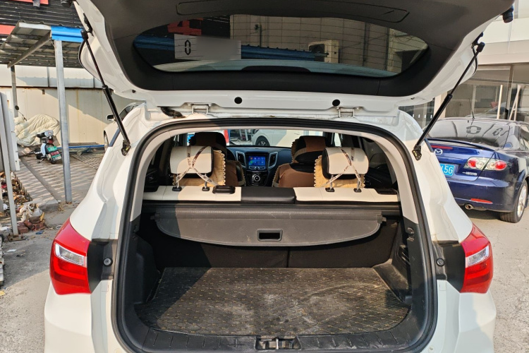 长安CS35 2017款 1.6L 自动豪华型机舱底盘23