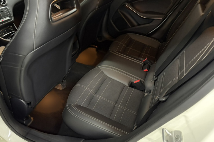 奔驰A级(进口) 2016款 A 200 时尚型中控内饰7001