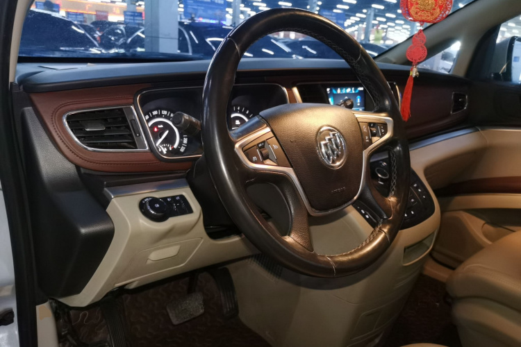 别克GL8 2017款 25S 舒适型 国V中控内饰7002