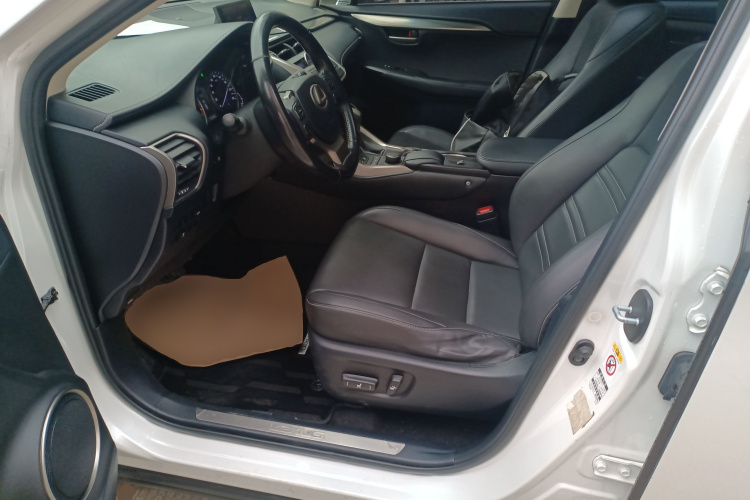 雷克萨斯NX 2015款 200 全驱 锋尚版中控内饰19