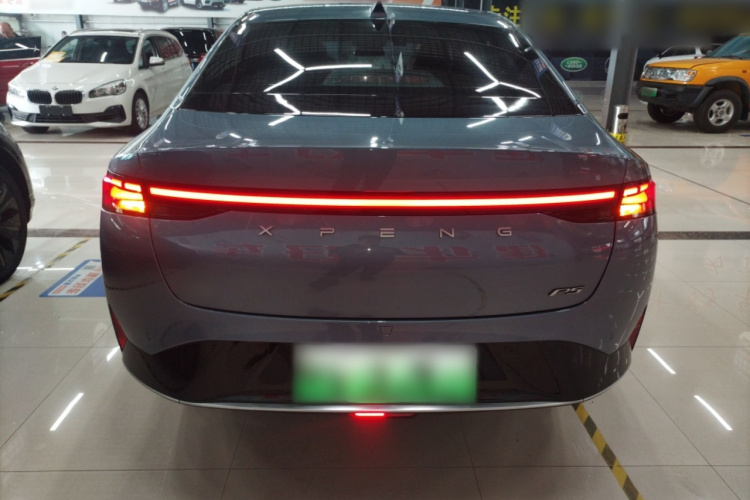 小鹏P5 2022款 460E+车身外观6