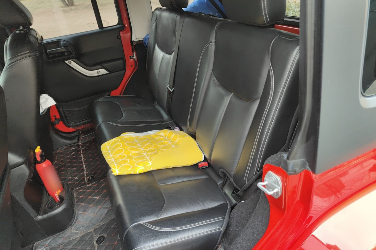 Jeep 牧马人 2017款 3.0L Sahara 四门舒享版中控内饰21