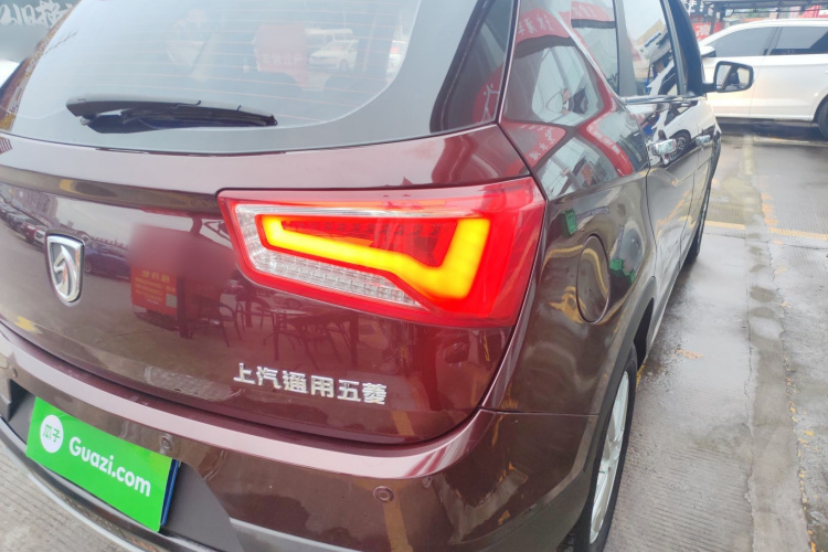 宝骏560 2016款 1.8L 手动精英型车身外观9