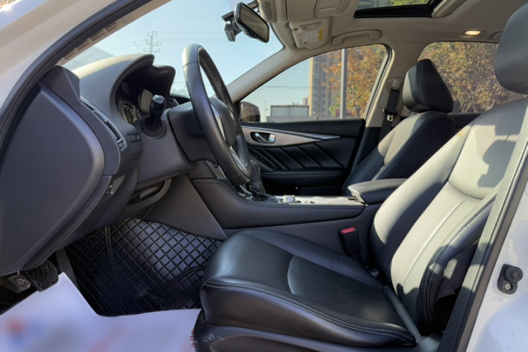英菲尼迪Q50L 2021款 2.0T 逸享版中控内饰7002