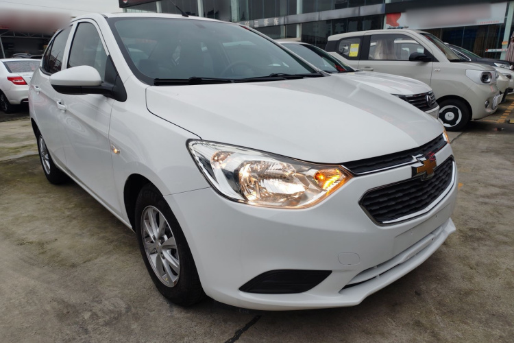 雪佛兰 2015款 赛欧3 1.5L 手动理想天窗版车身外观3