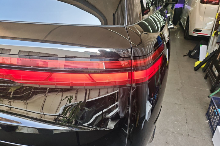 腾势N9 2025款 尊荣型车身外观9