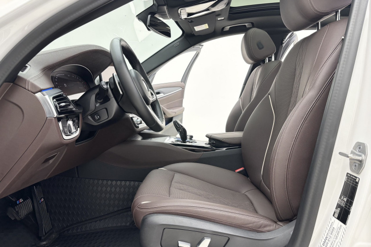 宝马5系 2021款 改款 530Li 领先型 M运动套装中控内饰7003