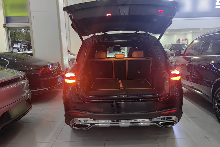 奔驰GLC 2023款 改款 GLC 300 L 4MATIC 动感型 7座局部细节23