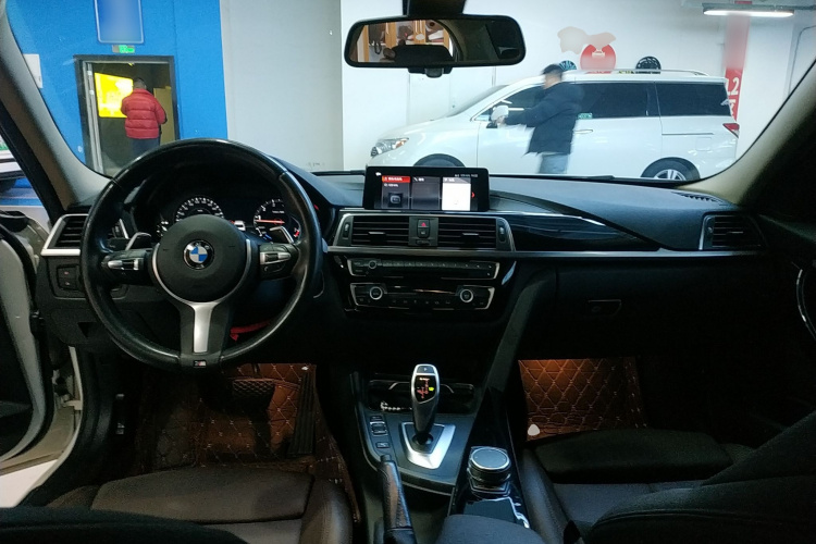 宝马3系 2019款 320Li M运动套装中控内饰12