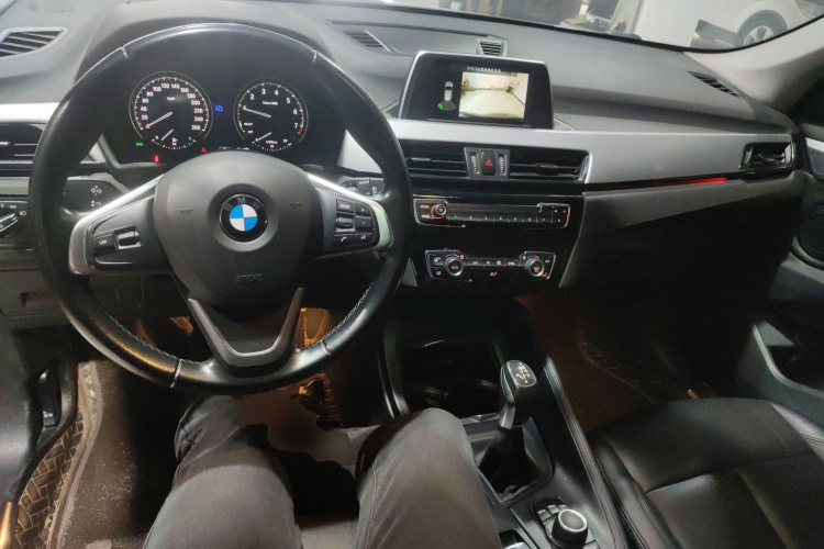 宝马X1 2019款 sDrive18Li 时尚型中控内饰12