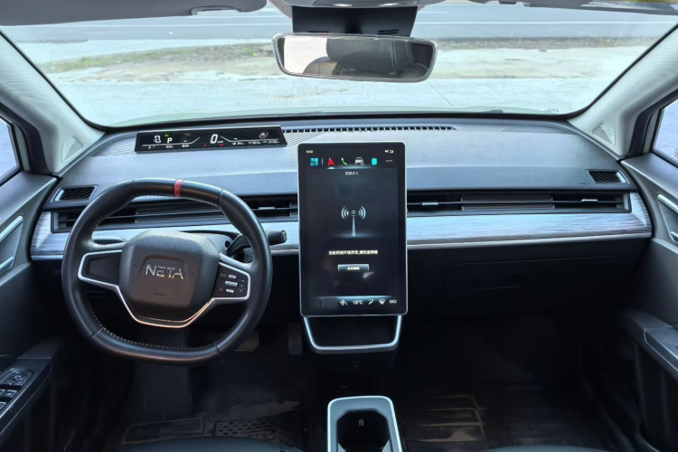 哪吒汽车 哪吒V 2022款 潮 300 Lite 三元锂中控内饰7004