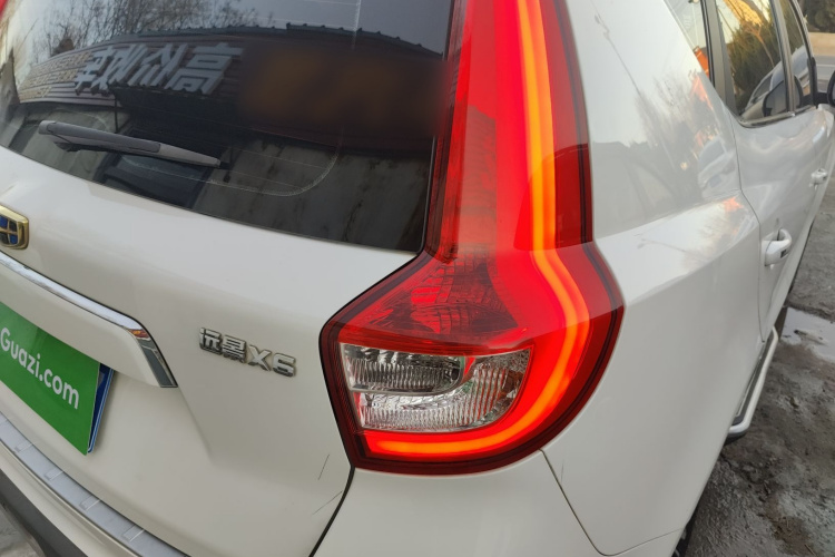 吉利汽车 远景X6 2016款 1.8L 手动尊贵型车身外观9