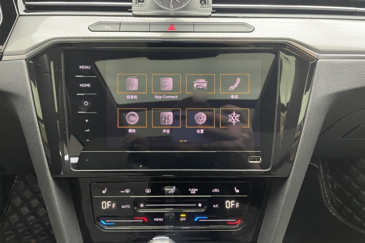 大众 迈腾 2023款 200万辆纪念版 330TSI DSG领先型中控内饰7009